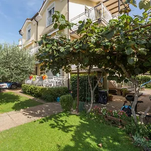 Apartman Trbovic Peaceful With Free Parking, Pet-friendly, And Bike Storage In, Umag